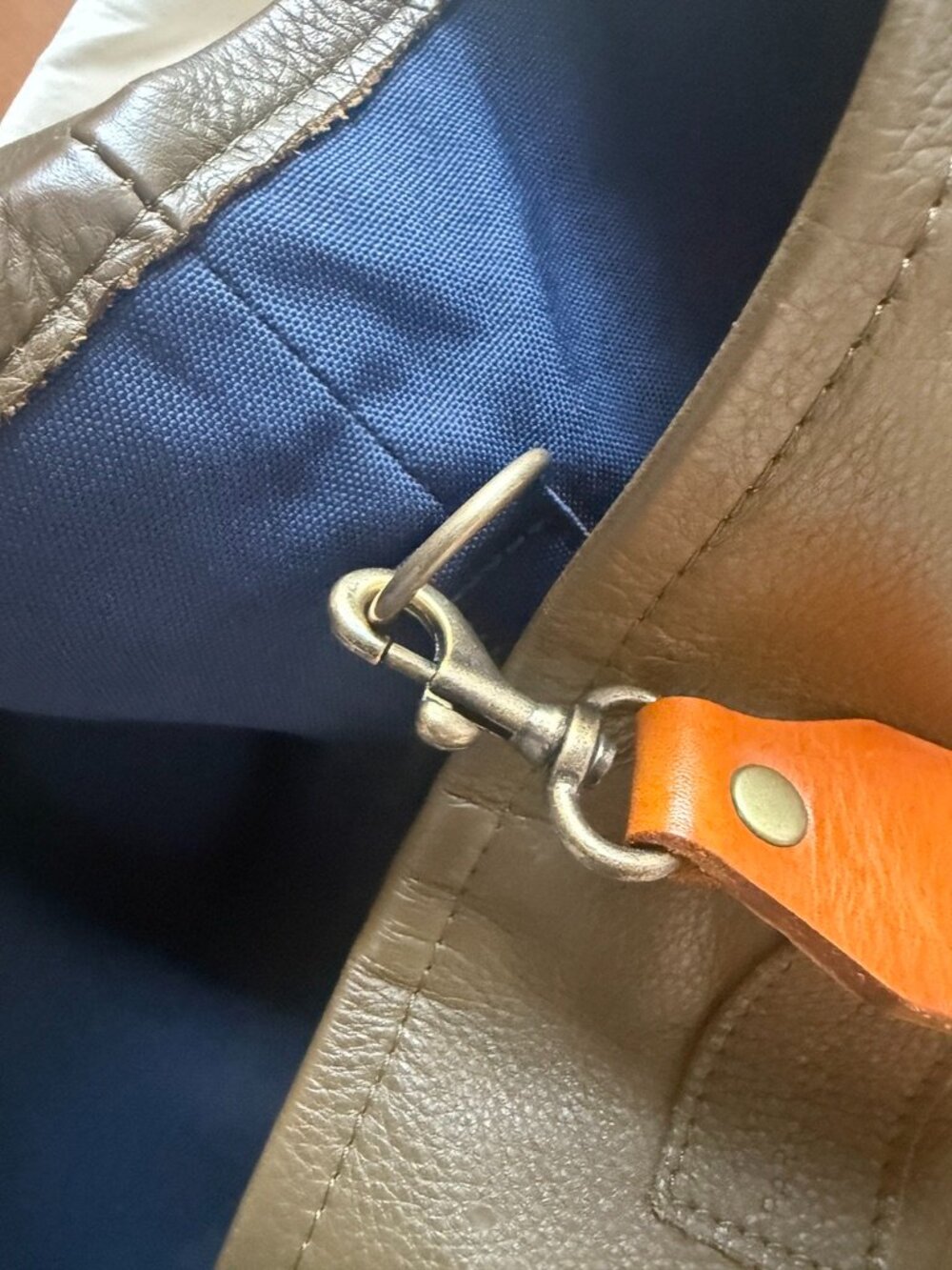 XL Jane in Olive Leather - Picture 4 of 9